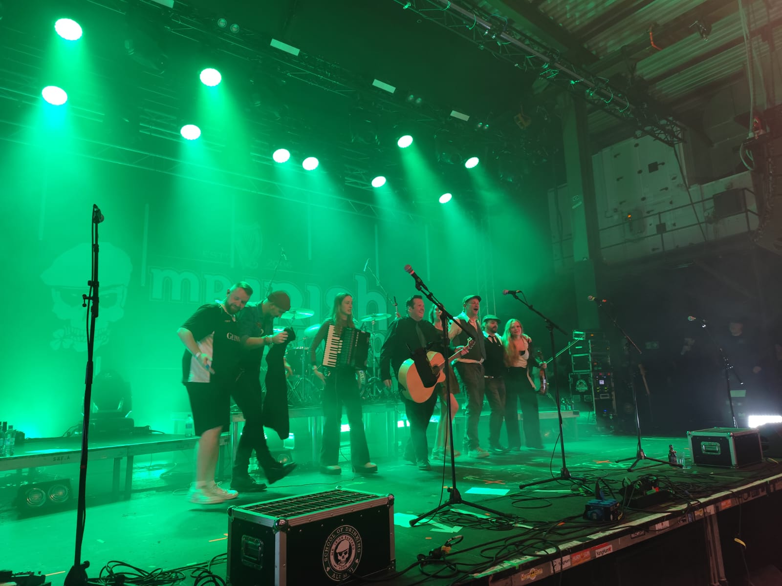 Live-Musiker auf der Bühne beim Irish-Christmas-Konzert